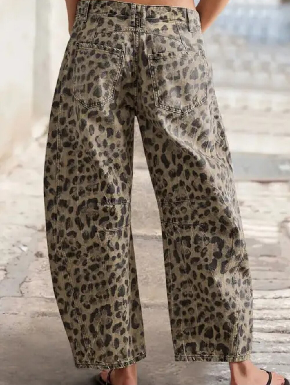 Flamingals Leopard Print Mid-rise Barrel Leg Cropped Pants NWOT Women's Medium - Picture 3 of 8